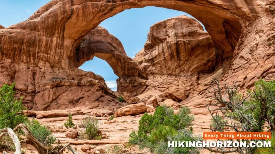 Double arch trails